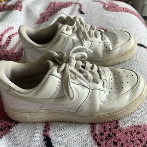 Used White Airforce 1’s